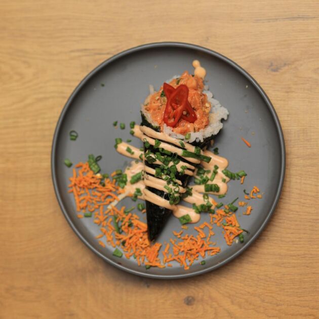 Spicy Tuna/Salmon Temaki