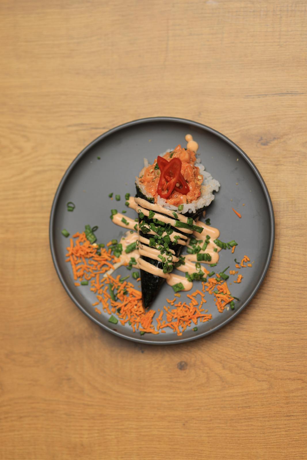 Spicy Tuna/Salmon Temaki